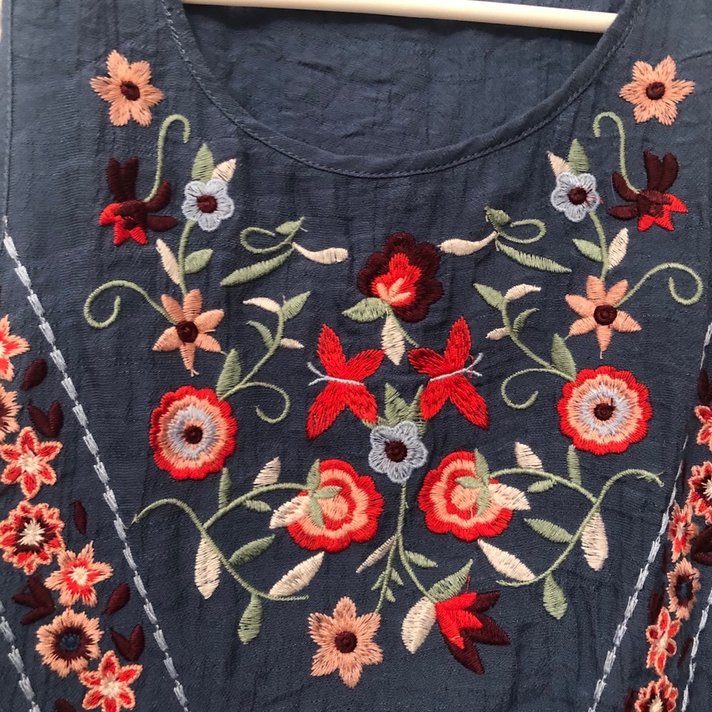 3/$20 • EMBROIDERED BOUTIQUE TOP - Picture 2 of 4